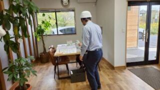 避難訓練および事務所周辺の清掃活動を実施しました